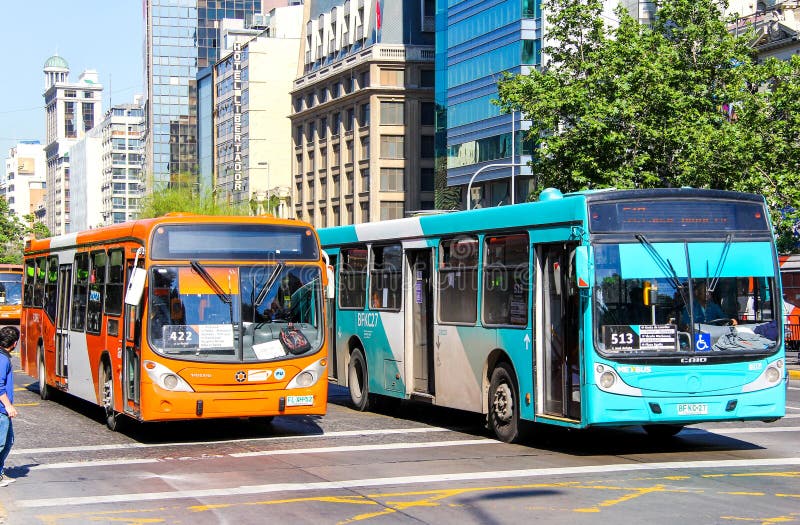 Seleção Brasileira apresenta novo design de ônibus antes do jogo com o Chile