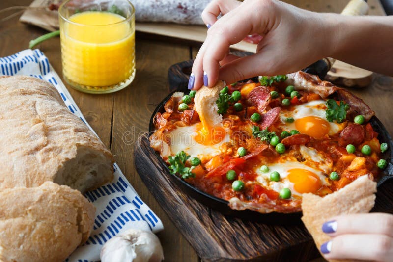 Huevos Ein La Flamenca Oder Flamenco-Eier Eier Pochiert in Der ...