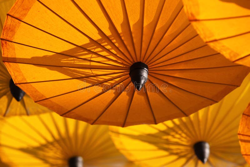 Διακοσμητικές κινεζικές ομπρέλες στη σύνθεση, Ταϊλάνδη Στοκ Εικόνα - εικόνα  από : 92686155