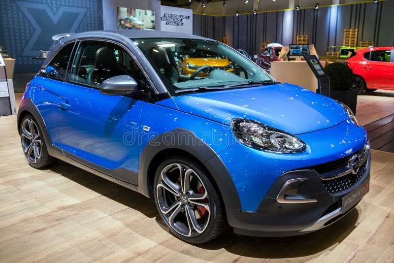 Опель адам 2020