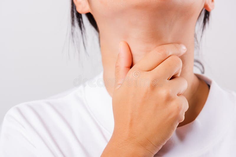 Болит голова железо. Дискомфорт в горле щитовидка. Боли в горле из за щитовидки.