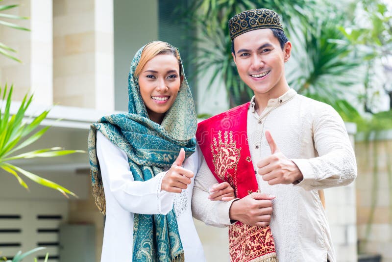 Muslim man Traditional Costume. Азия мусульмане