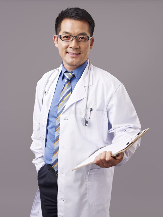 Врачи азиаты. Доктор Вонг Индонезия. Доктор филиппинец. Азиатский доктор. Врач Азиат.