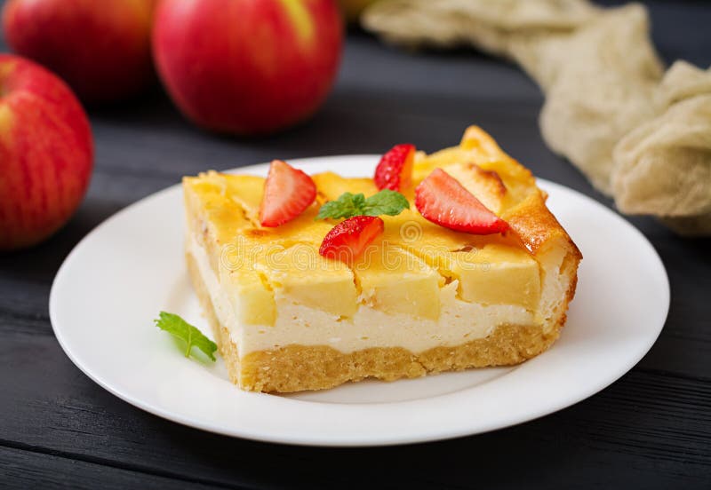 Сырная запеканка с яблоками