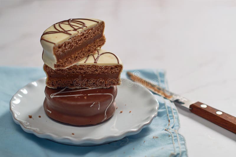 Alfajor filled with Dulce de leche