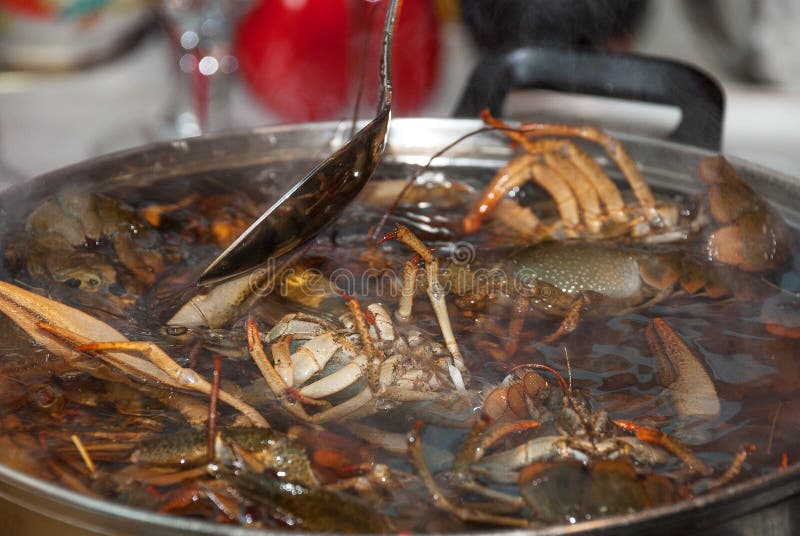 Кипящие раки. Crayfish hot Pot.