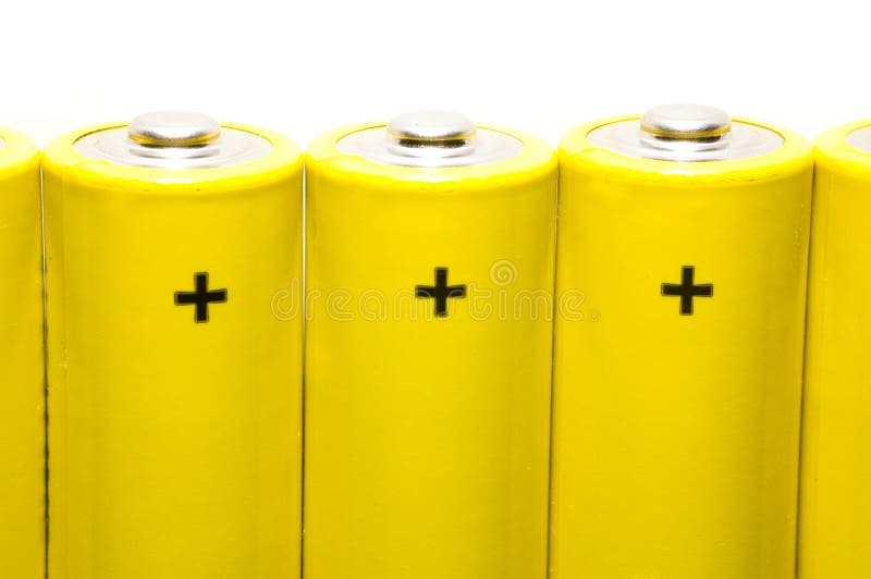 Изолировать батарейки. Батарейка желтая. Бело желтый аккумулятор. Батарейка зеленый желтый. Аккумуляторные батареи загрязняющие атмосферу.