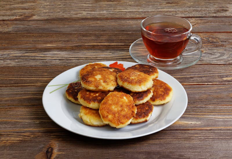 Чай с блинчиками и сырниками