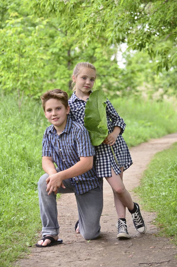 Сестра old брат. Younger brother and Elder brother.