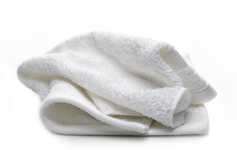 Брошенное полотенце. Скомканное полотенце. Белое полотенце. Полотенце на белом фоне. Махровая тряпка белая.