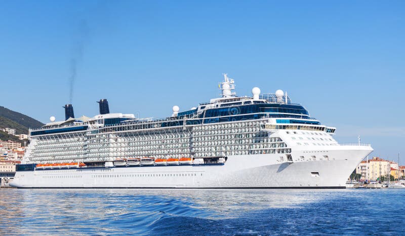 Фото CELEBRITY ECLIPSE (IMO: 9404314, MMSI: 249666000, Позывной: 9HXC9) Снято mn