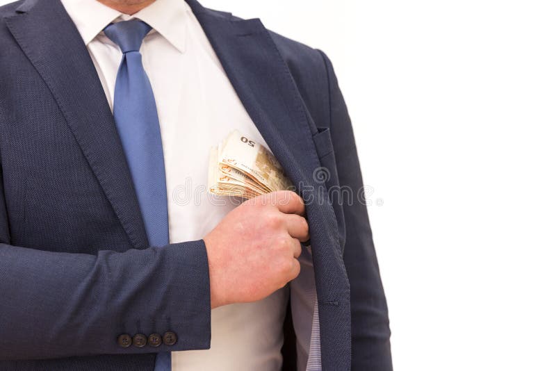 Деньги во внутреннем кармане. Нагрудный карман пиджака. Человек кладет деньги в карман пиджака. Бутылка в кармане пиджака.