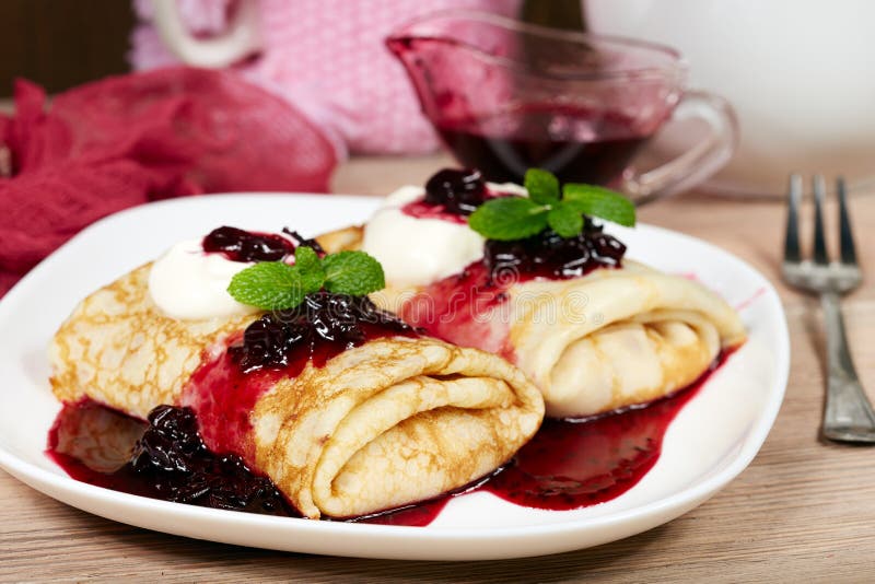 Блинчики с клубничным джемом