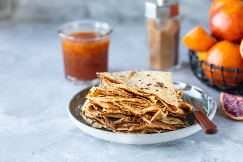 Блины с апельсиновым джемом