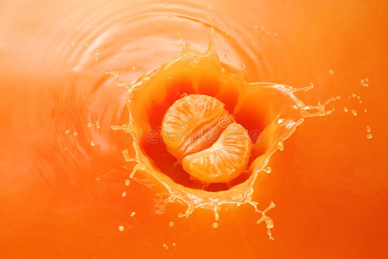 Манда манда мандарин. Брызги сока апельсина. Апельсинки текут. Раскрытый мандарин. Апельсин сок течет.