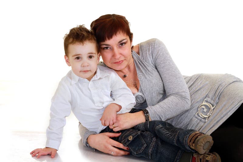 Мамки с сыном русский язык. Студийная фотосессия мамы и сына. Мать одиночка с сыном. Фотосессия мать и сын.