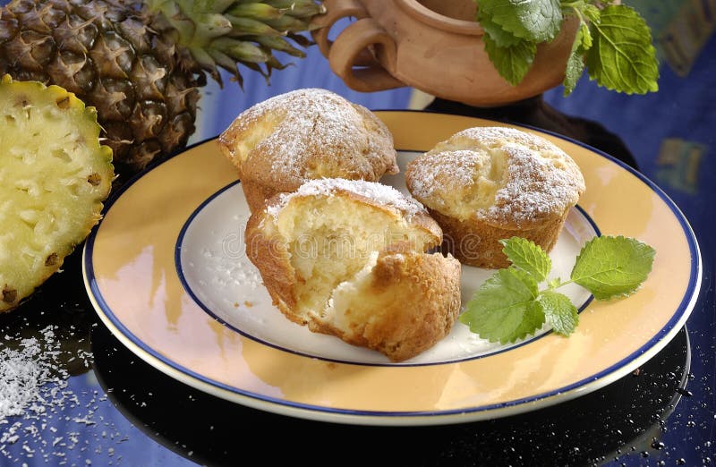 Булочка с ананасом