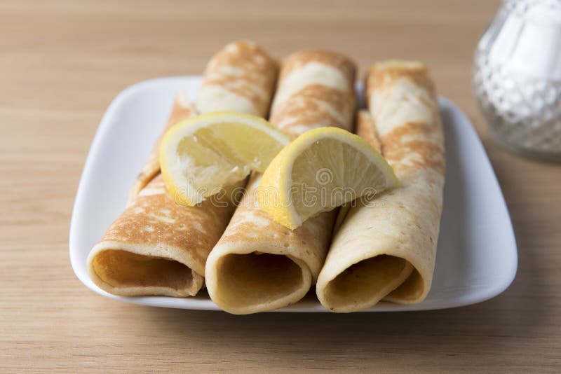 Блины с лимоном и сахаром