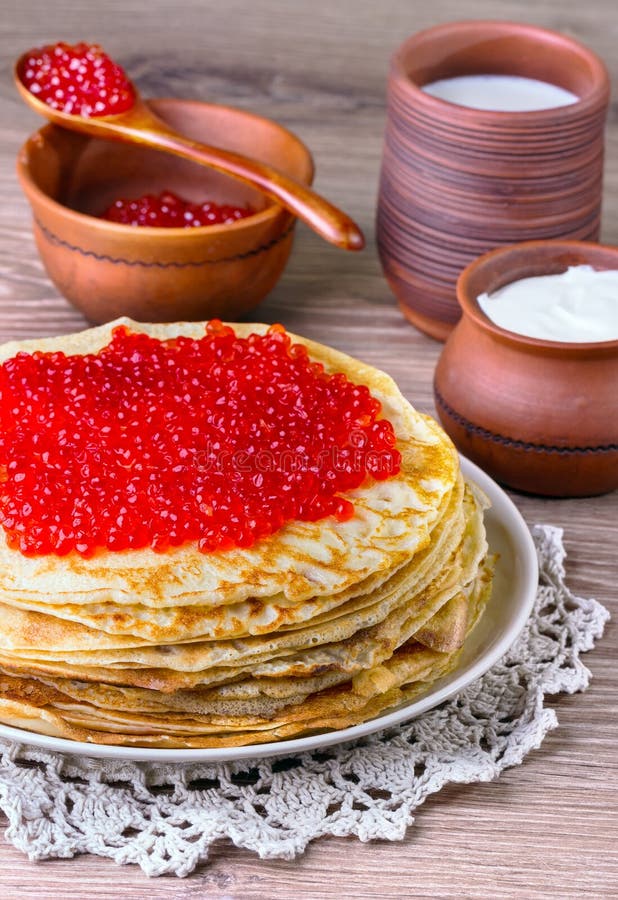 Блины с икрой и сметаной