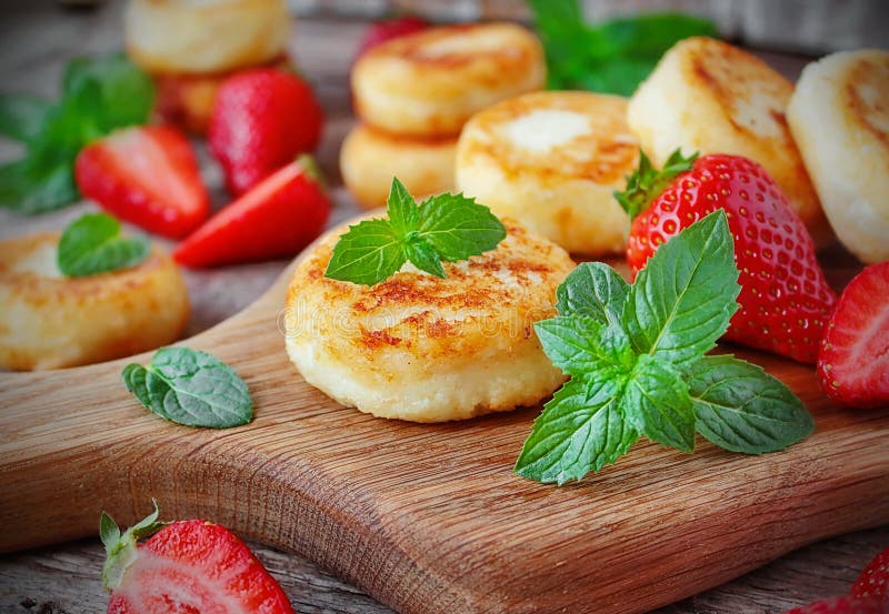 Сырники с клубникой