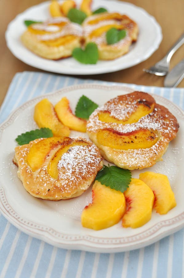 Панкейки с персиками