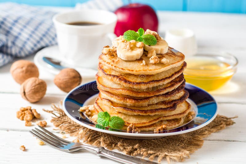 Блинчики с медом и орехами