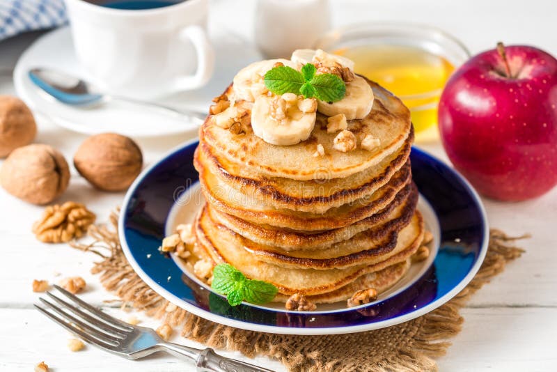 Оладьи с бананом и орехами