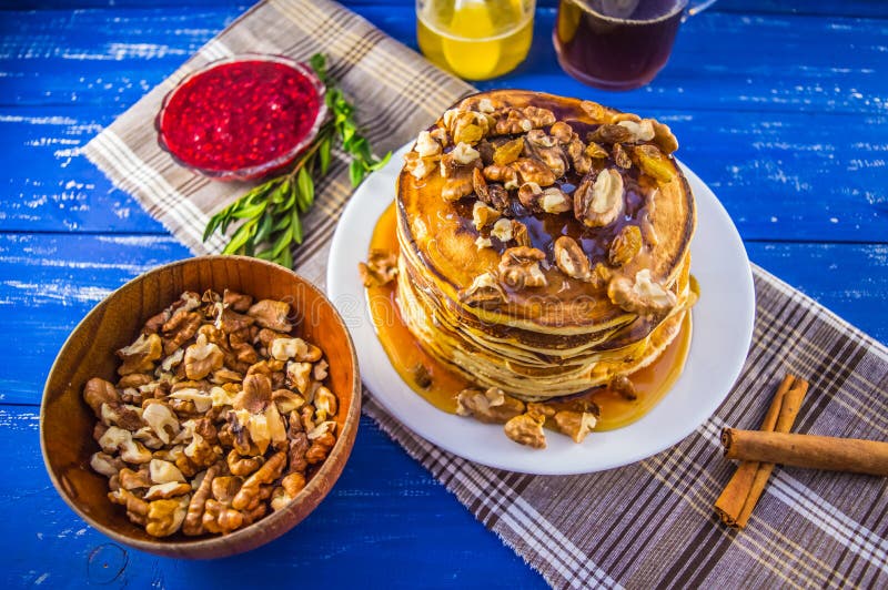 Панкейки с орехами