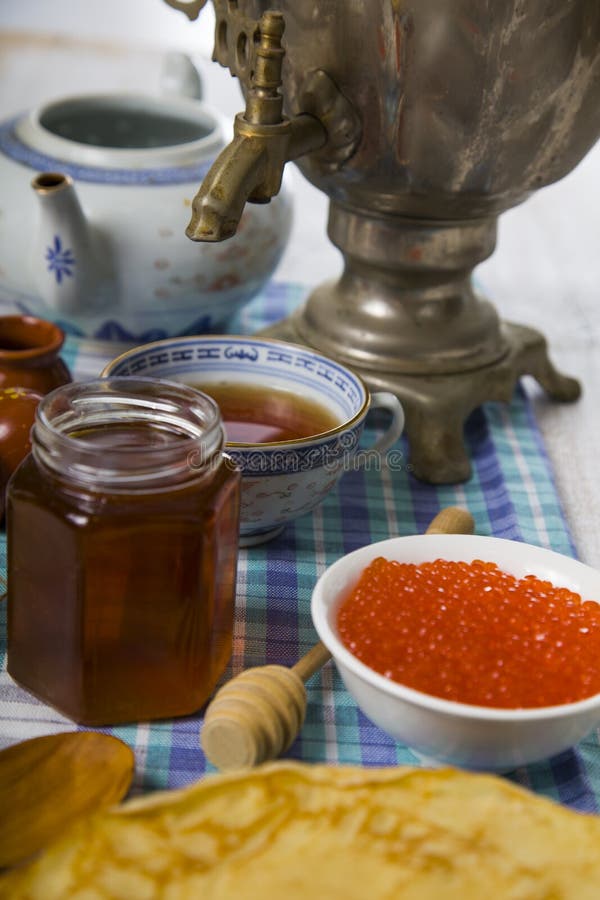 Блины икра самовар