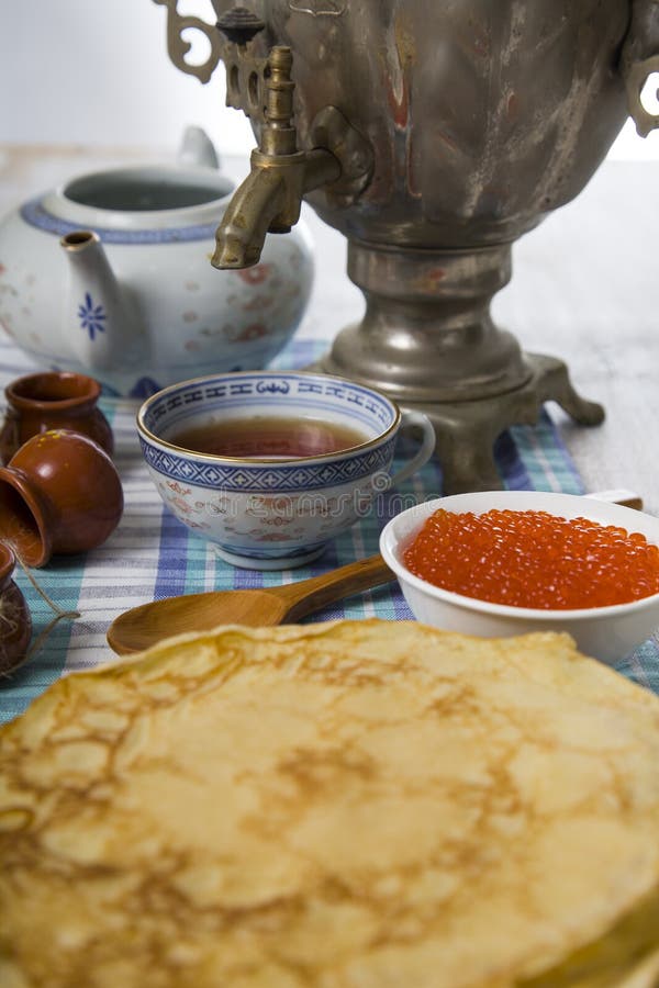 Блины икра самовар