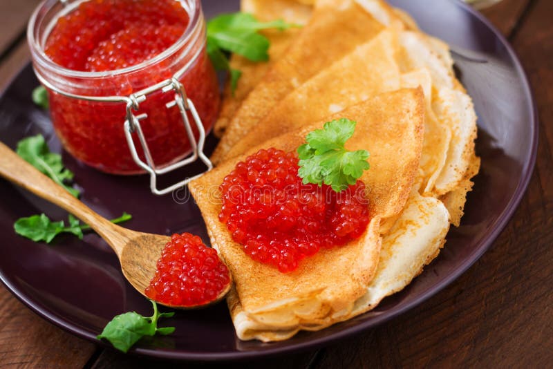 Блины с икрой и сметаной