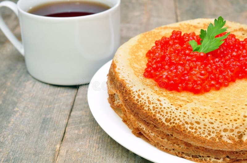 Блинчики с икрой и чаем