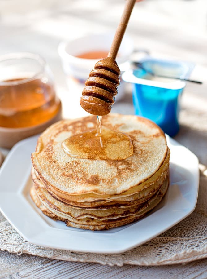 Блинчики с маслом и медом