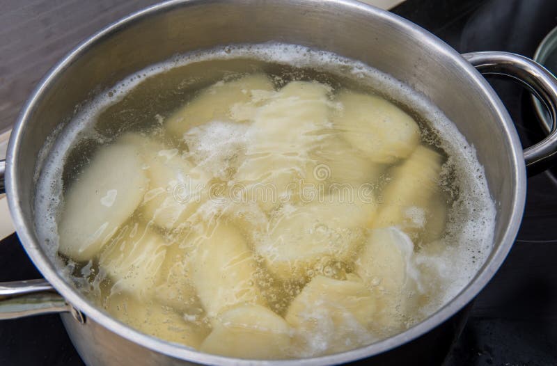 Картошку в холодную или кипящую воду