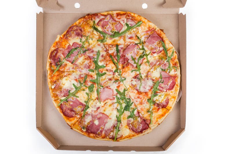 Овальная пицца в пакете. Pizza Round Box. Почему круглая пицца в квадратной коробке. Как красиво выложить пиццу домашнюю на тарелку квадратами. Почему пицца круглая а коробка