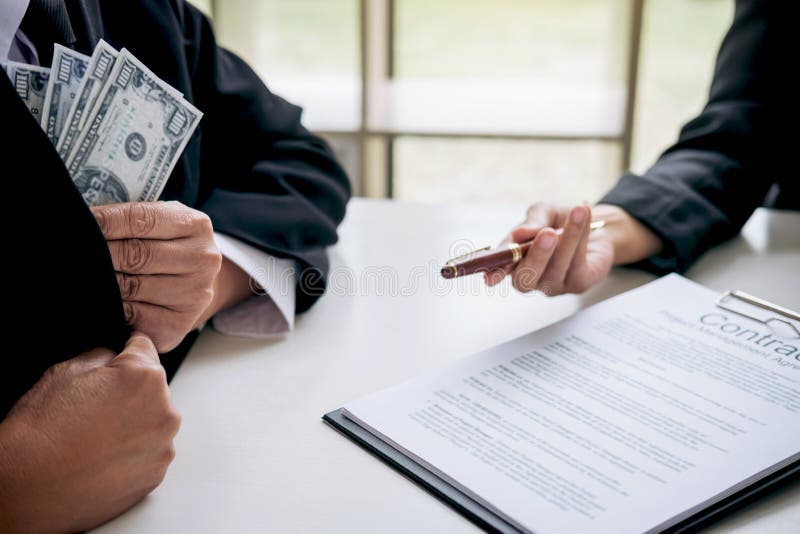 Corruption Концептуальная картинка. Bribery corruption difference. Corruption Концептуальная картинка. Bribery corruption difference.