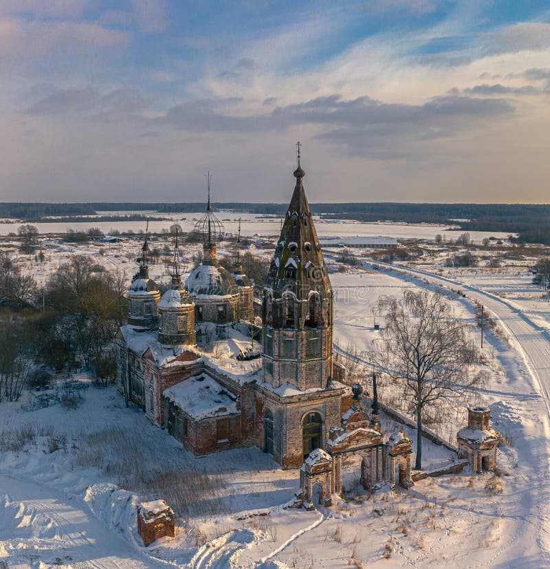 Село остров Ярославской области храм