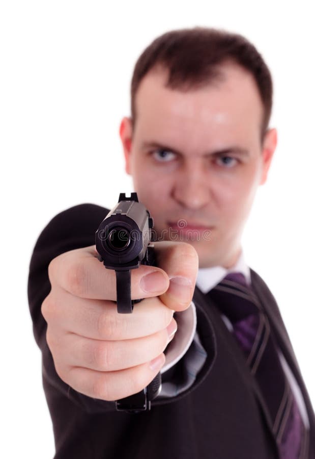 Человек целится в человека