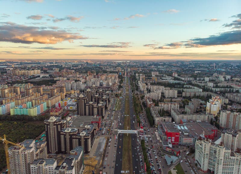 Место, где ныне стоит котёнок с улицы Лизюкова, и где был кинотеатр Мир (на фото