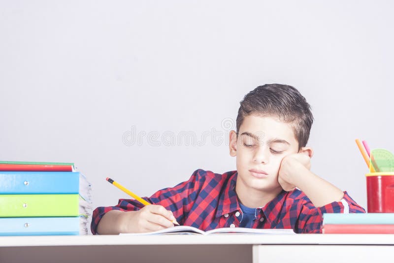 Много уроков задали. Учитель учит ученика. Педагог и ученик. Мемы про домашнее задание. Домашнее задание смешные.