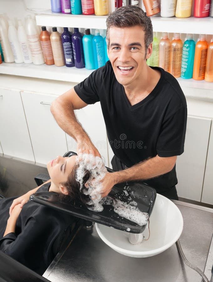 Как мыть волосы клиенту дома