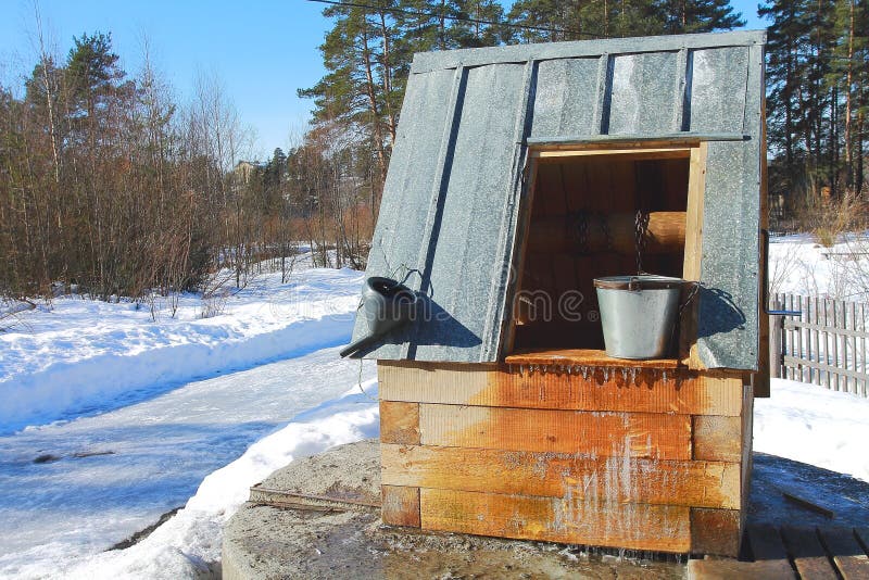 Замерзает вода в колодце