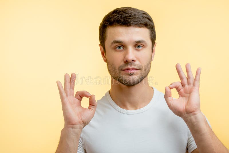 Surprised man with open mouth. Удивленный мужчина на даче. Мужчина шокирован. Мужик открыл рот счастлив. Изумленный мужик фото.