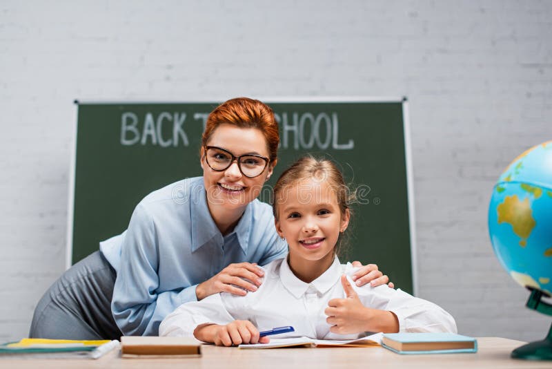 Учитель трогает ученицу. Учитель трогает ученицу. Учитель наказывает ученика. Бить учителя в школе. Учитель пристает.