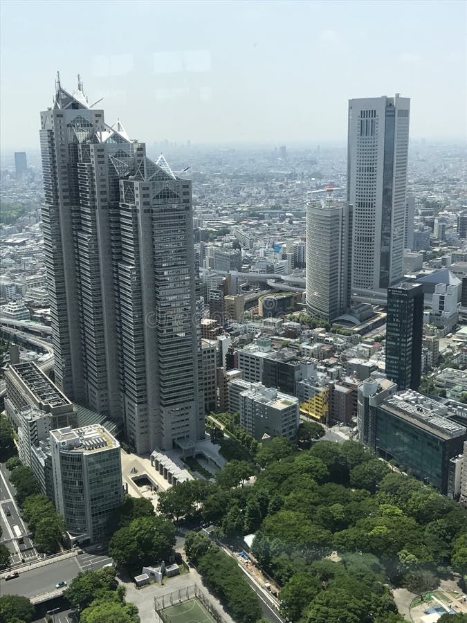 Высокие небоскребы в Токио, япония Редакционное Изображение - изображение  насчитывающей высокоросло, город: 200420970