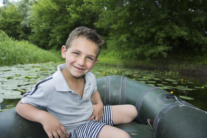 Мальчик река Мальчик река