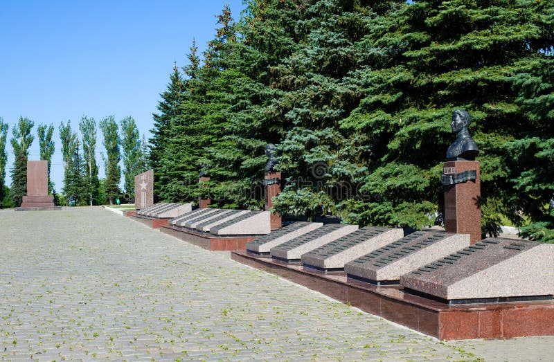 Аллея Героев Твой Саратов