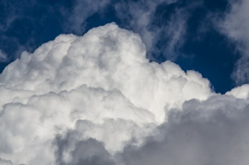 Кипящие облака. Облака в тропосфере. Облака облака пышные белые. Облако водяного пара в космосе. Смешанных облаках.
