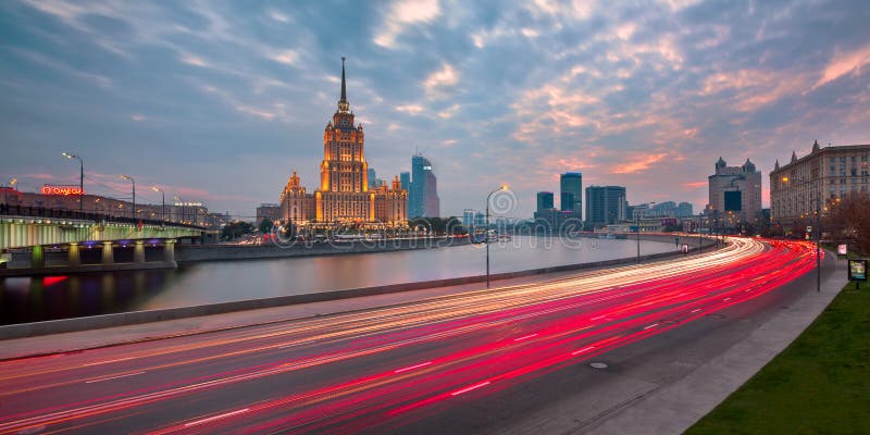 Вид на набережную москвы - Фото