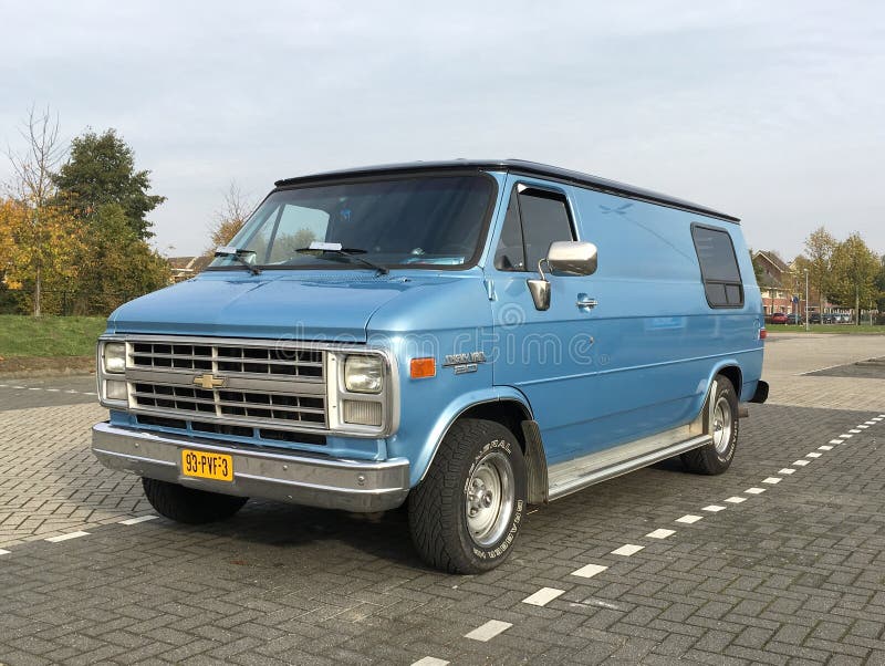 Голубой Шевроле Chevy Van 20 